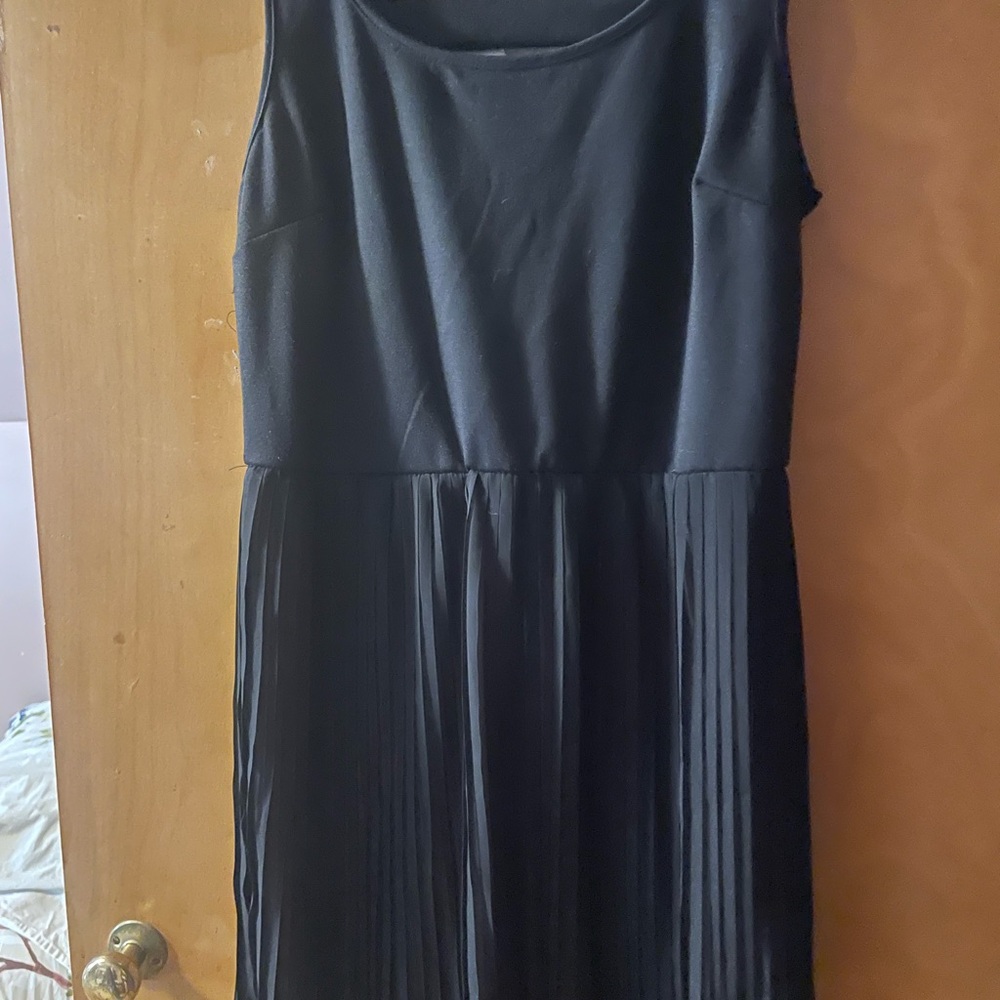 Mimi Chica Black Pleated Midi Dress